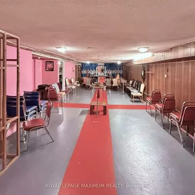 1654, Jane, Weston, Toronto