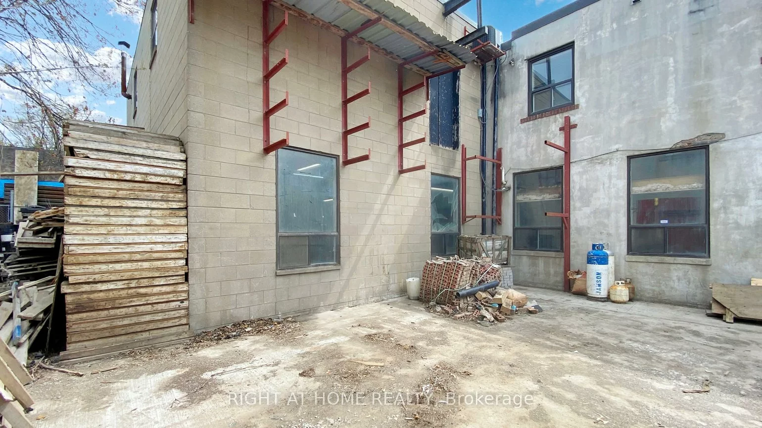 48, Hyde, Keelesdale-Eglinton West, Toronto