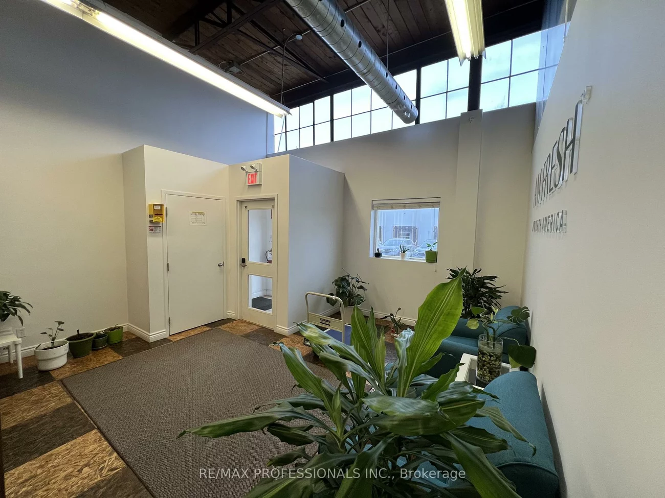 130, North Queen, Islington-City Centre West, Toronto