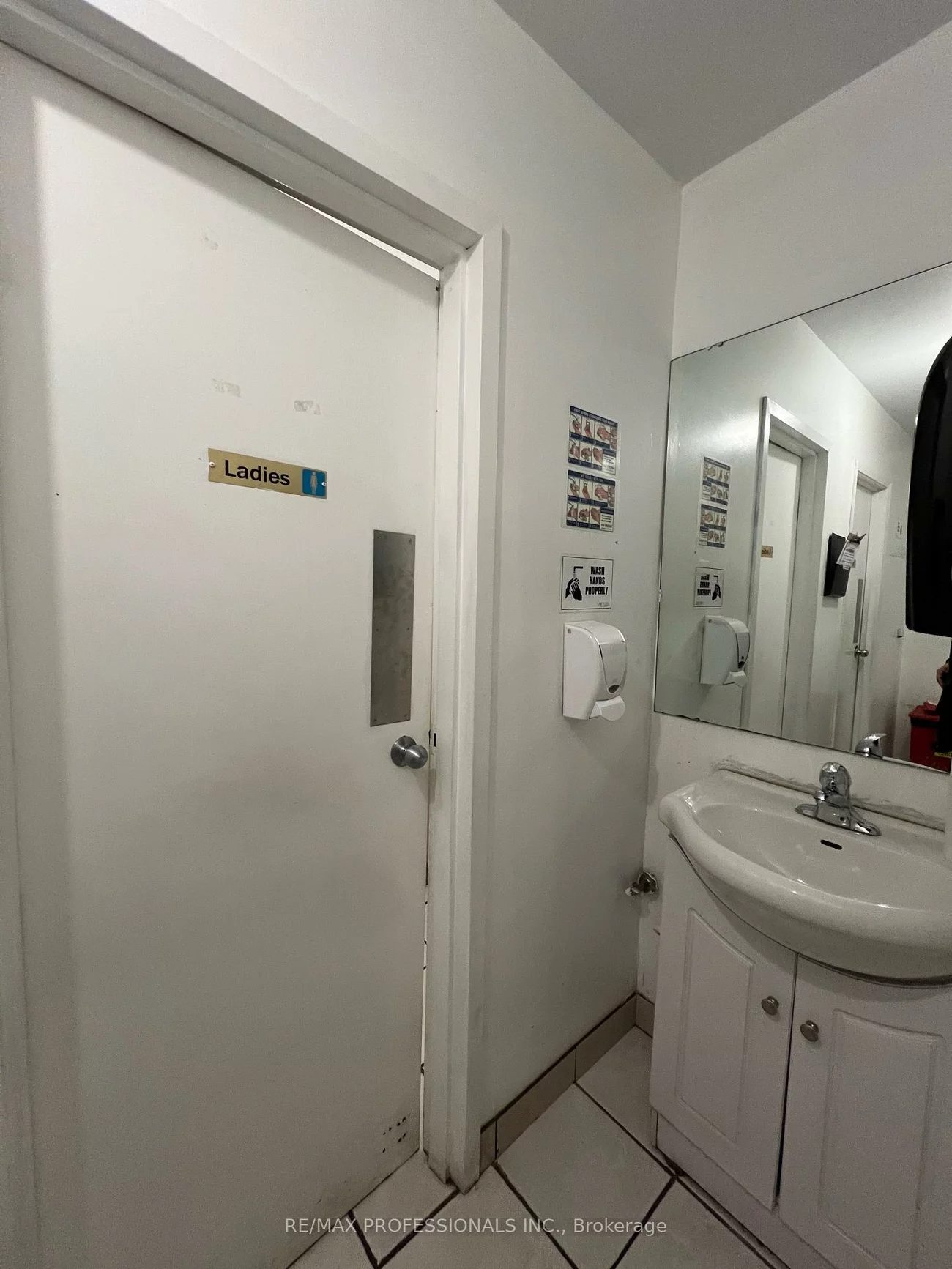 130, North Queen, Islington-City Centre West, Toronto