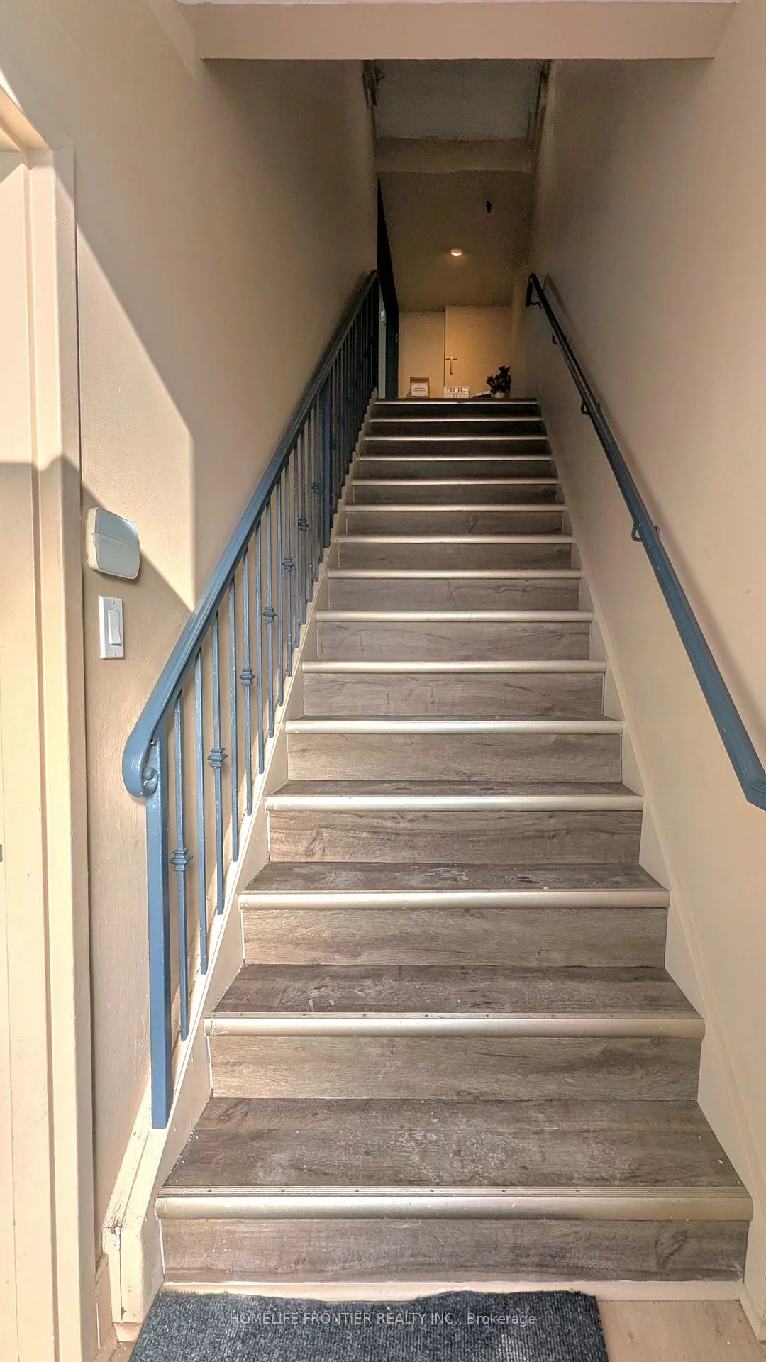 325, Weston, Rockcliffe-Smythe, Toronto