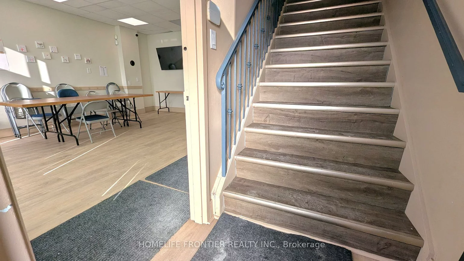 325, Weston, Rockcliffe-Smythe, Toronto