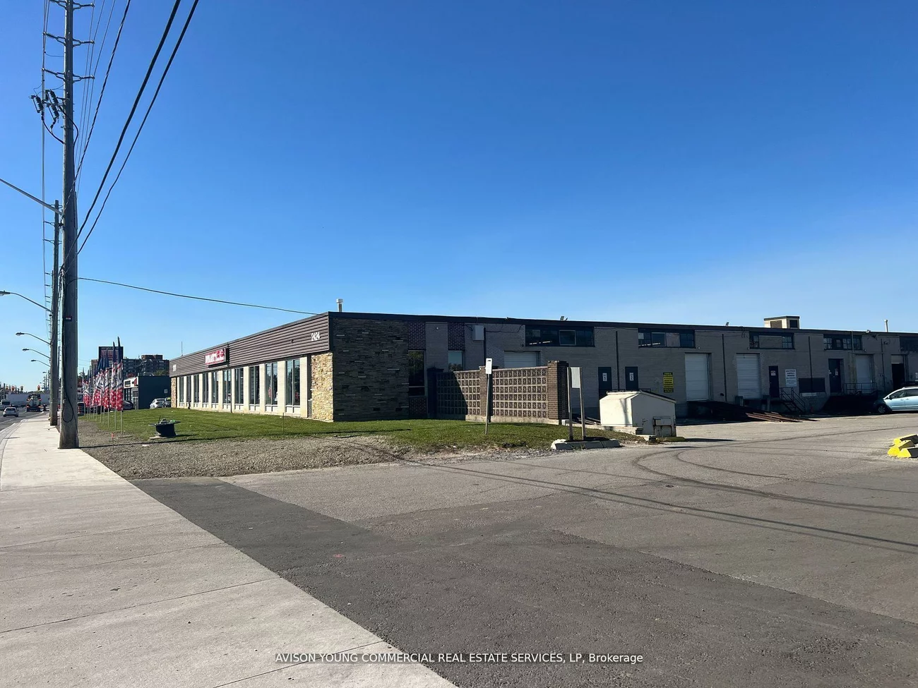 2424, Finch, Humber Summit, Toronto