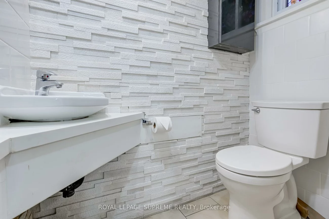 118, Runnymede, High Park-Swansea, Toronto