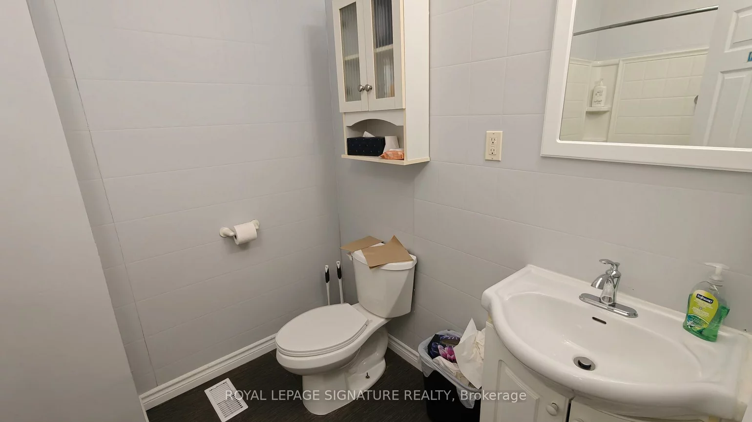 840, Brown's, Alderwood, Toronto