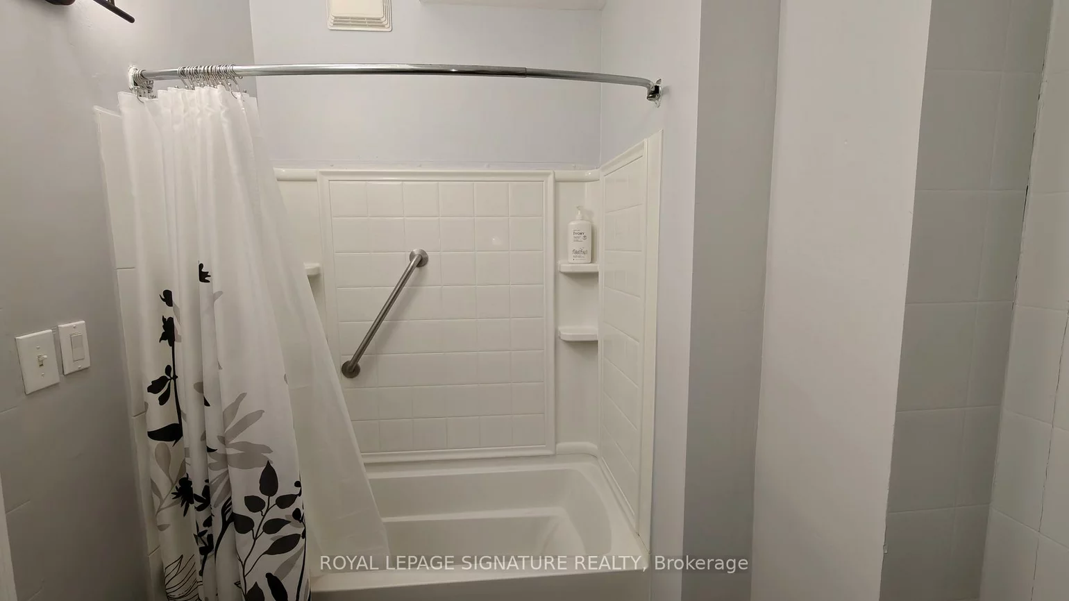 840, Brown's, Alderwood, Toronto