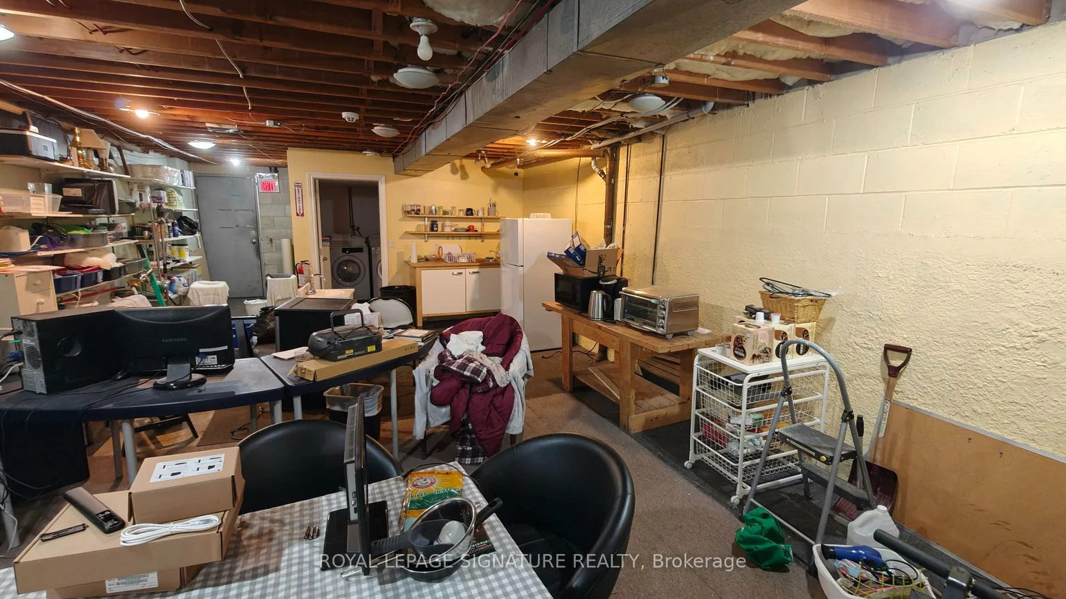 840, Brown's, Alderwood, Toronto