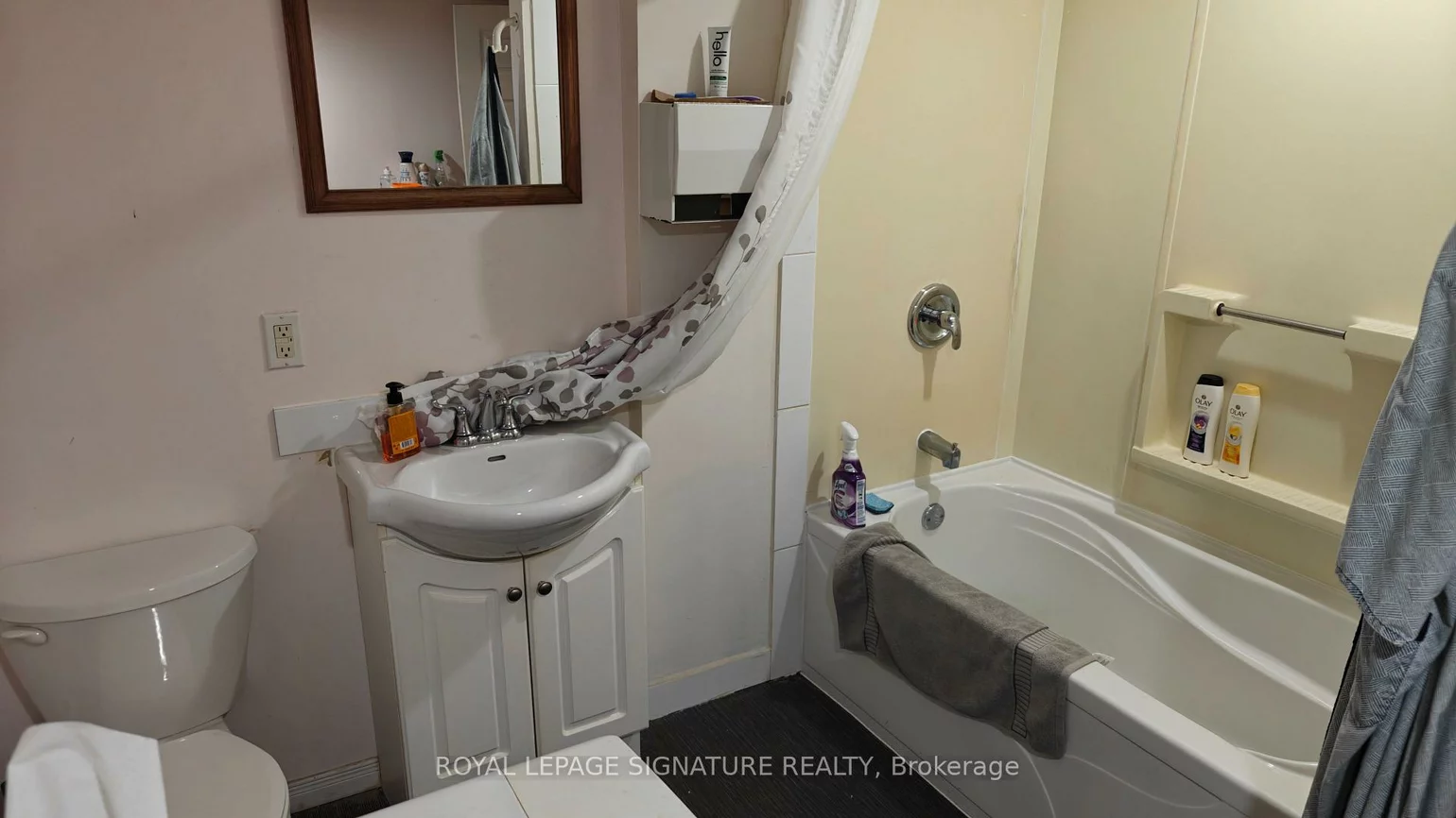 840, Brown's, Alderwood, Toronto