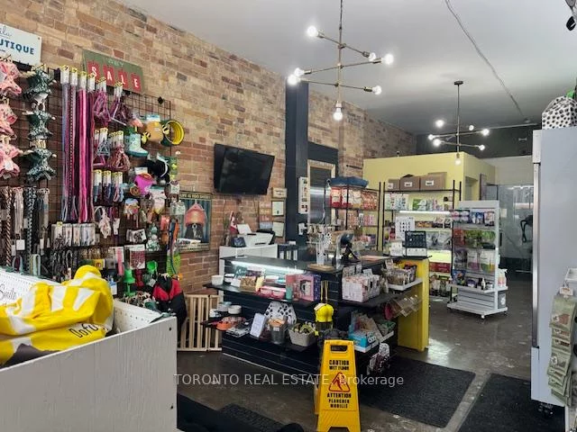 2741, Dundas, Junction Area, Toronto