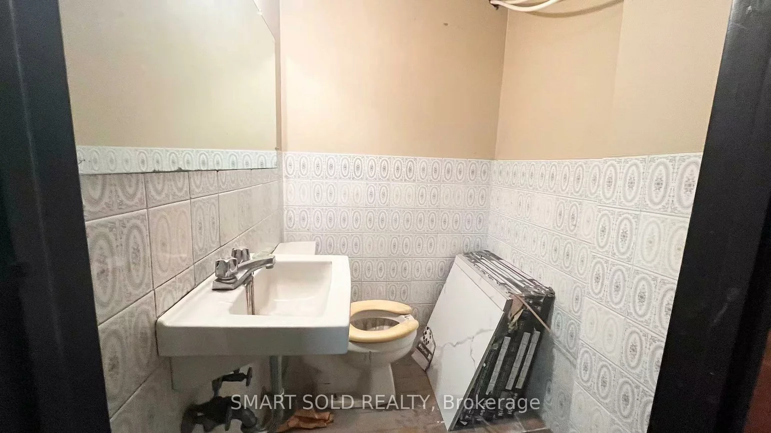 1590, Eglinton, Briar Hill-Belgravia, Toronto