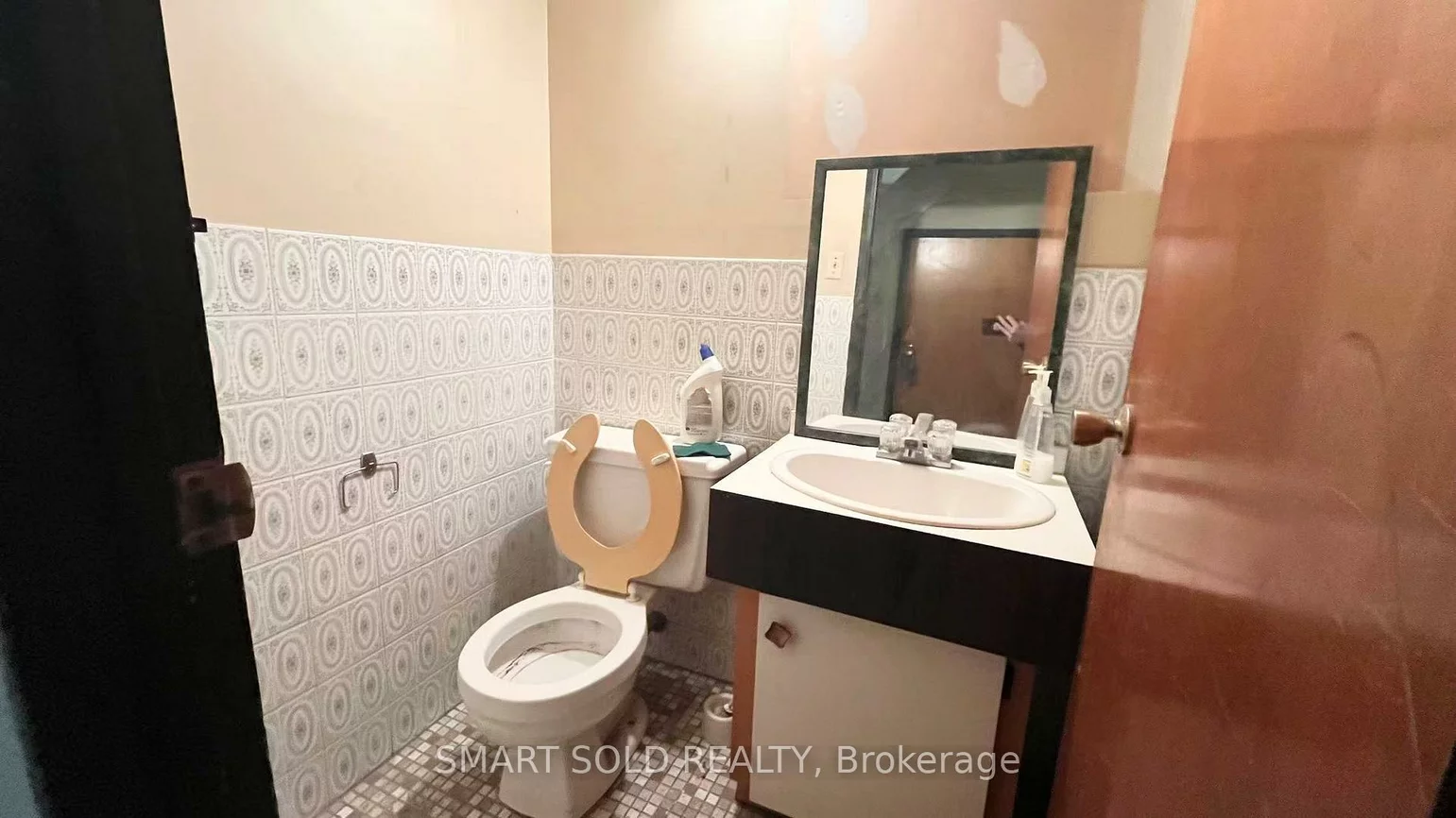 1590, Eglinton, Briar Hill-Belgravia, Toronto