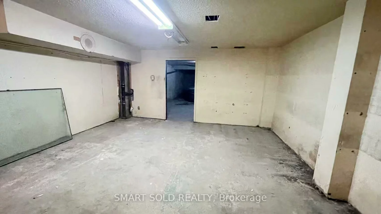 1590, Eglinton, Briar Hill-Belgravia, Toronto