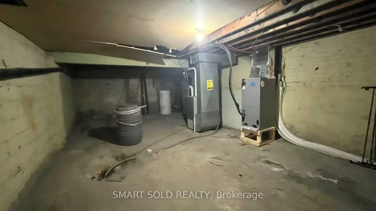 1590, Eglinton, Briar Hill-Belgravia, Toronto