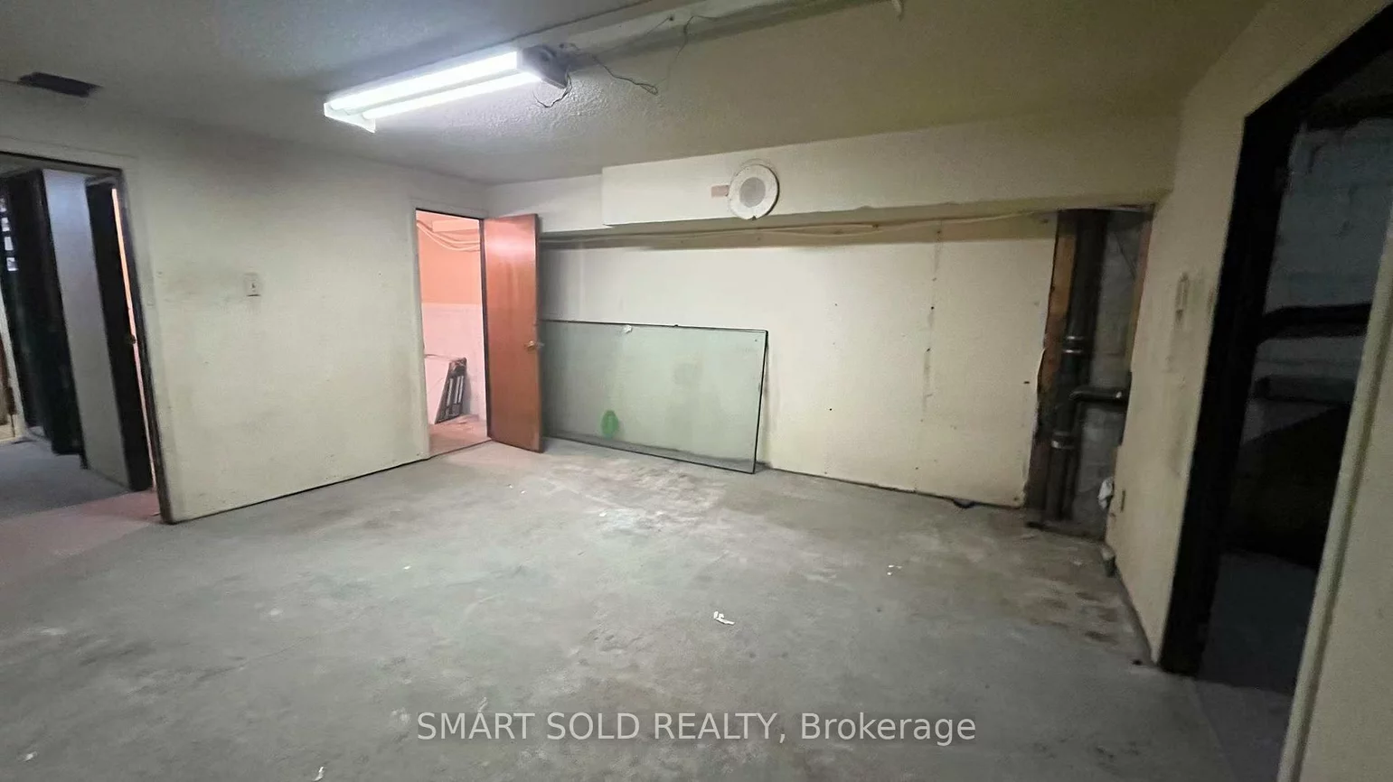 1590, Eglinton, Briar Hill-Belgravia, Toronto