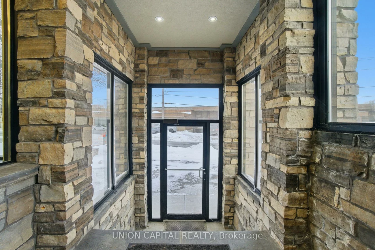 15, Airview, West Humber-Clairville, Toronto