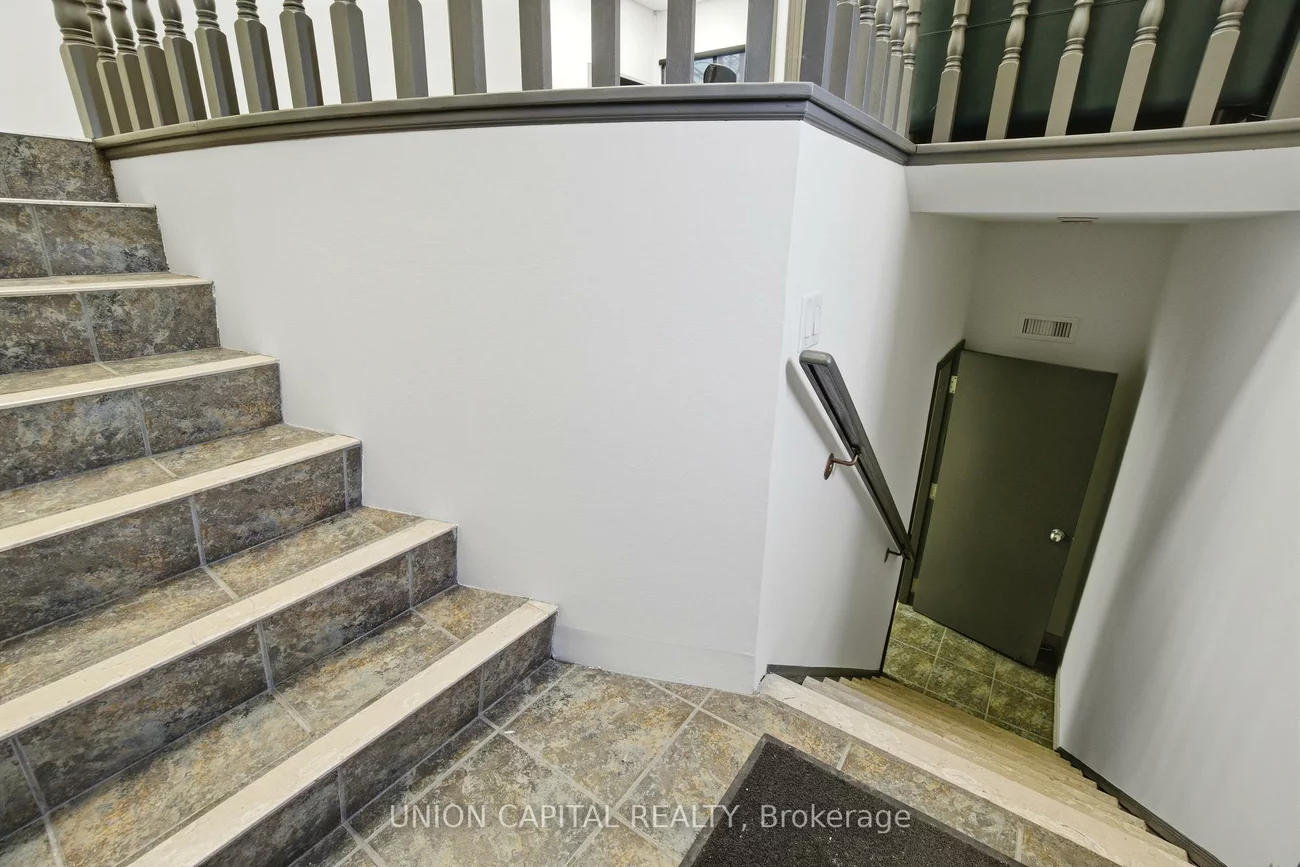 15, Airview, West Humber-Clairville, Toronto