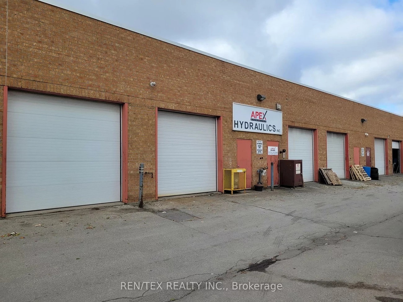 22, Steinway, West Humber-Clairville, Toronto