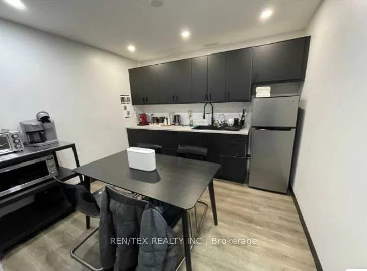 22, Steinway, West Humber-Clairville, Toronto