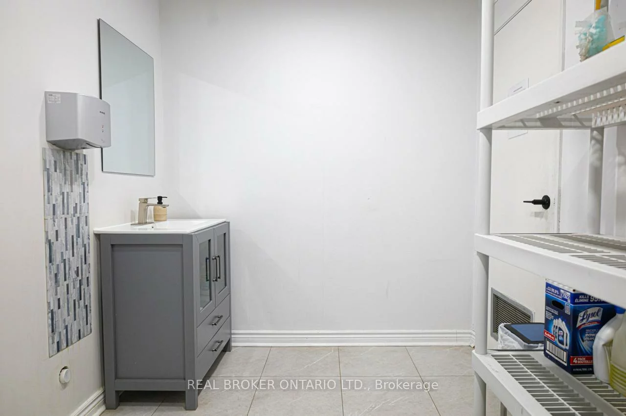 1111, Flint, York University Heights, Toronto