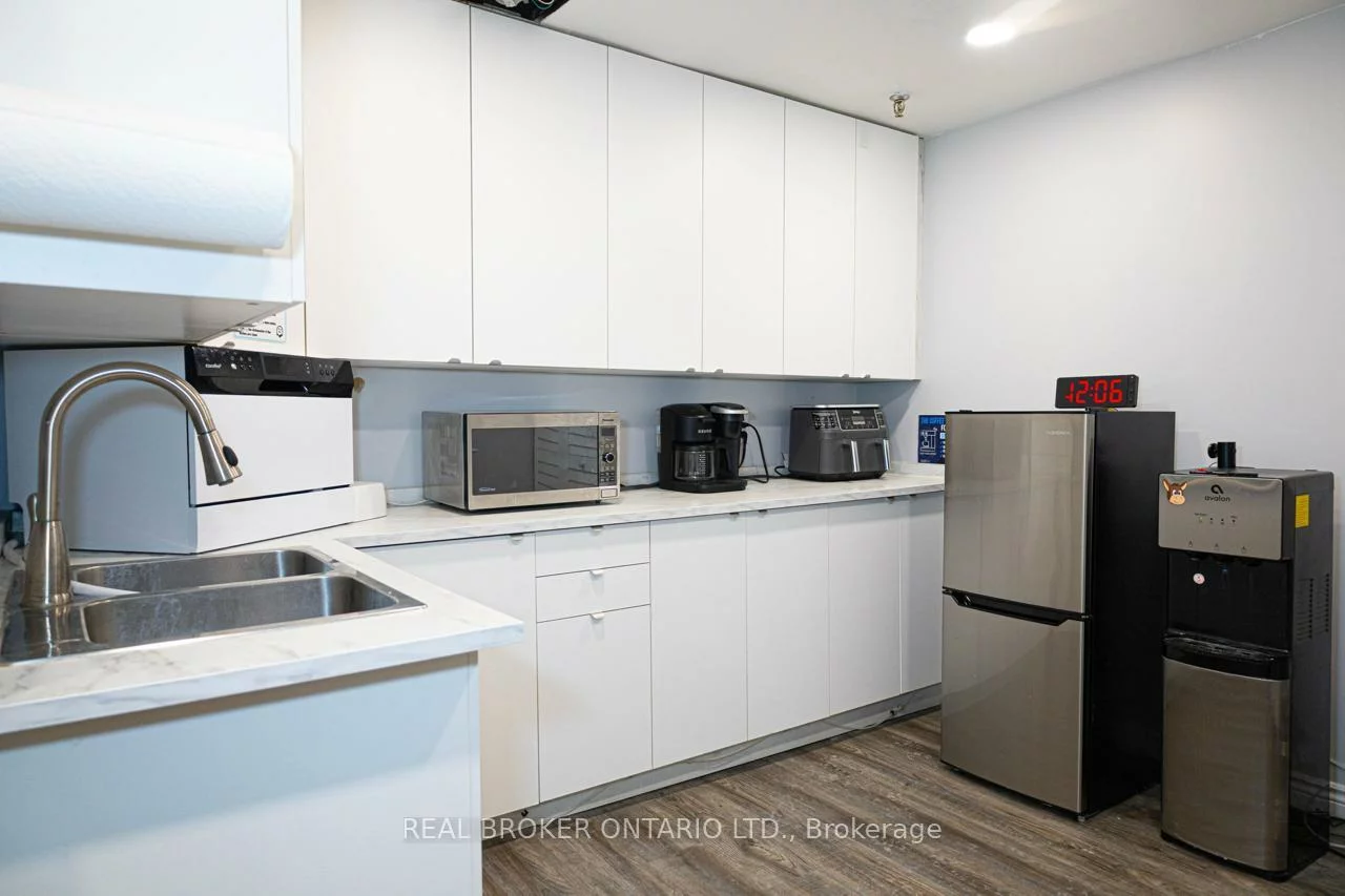 1111, Flint, York University Heights, Toronto