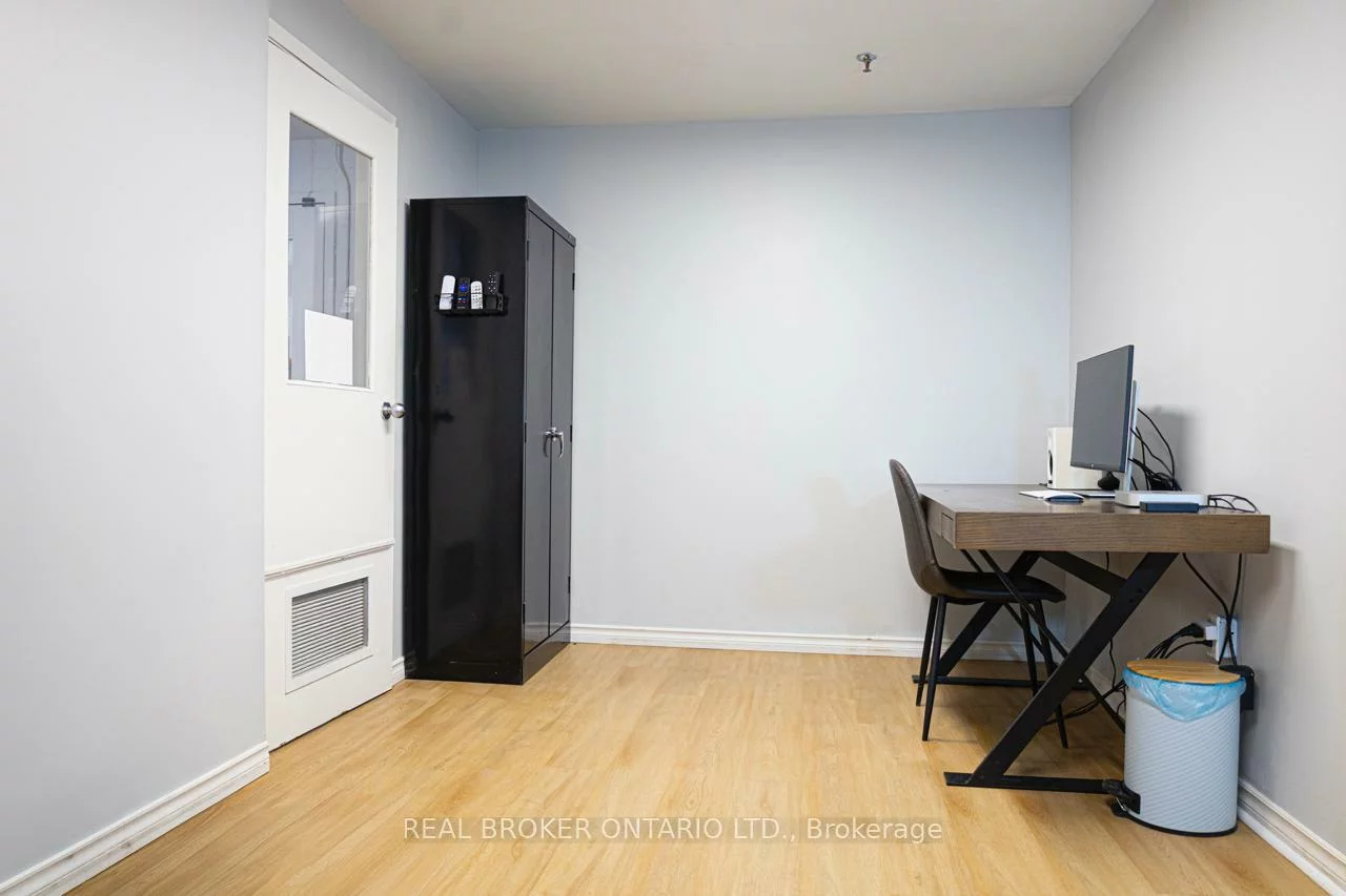 1111, Flint, York University Heights, Toronto