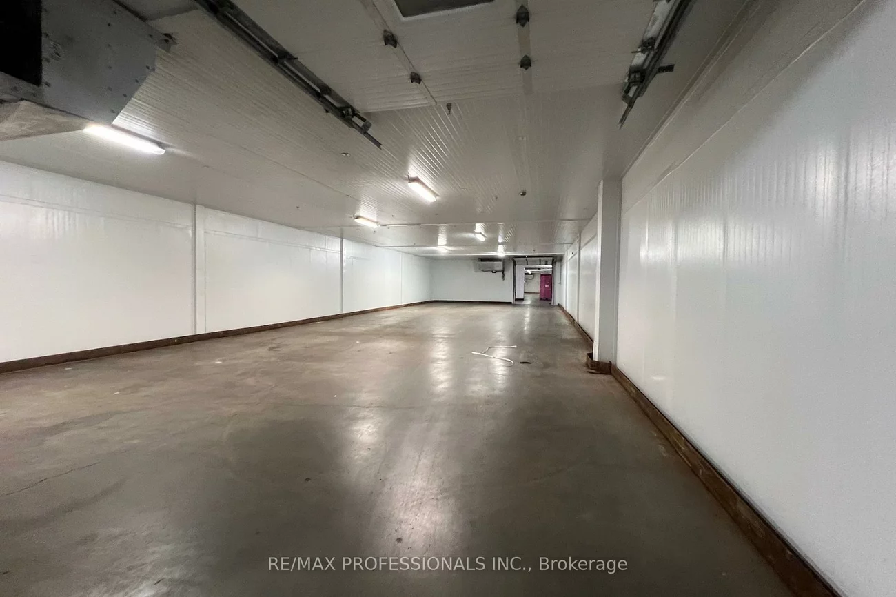 130, North Queen, Islington-City Centre West, Toronto