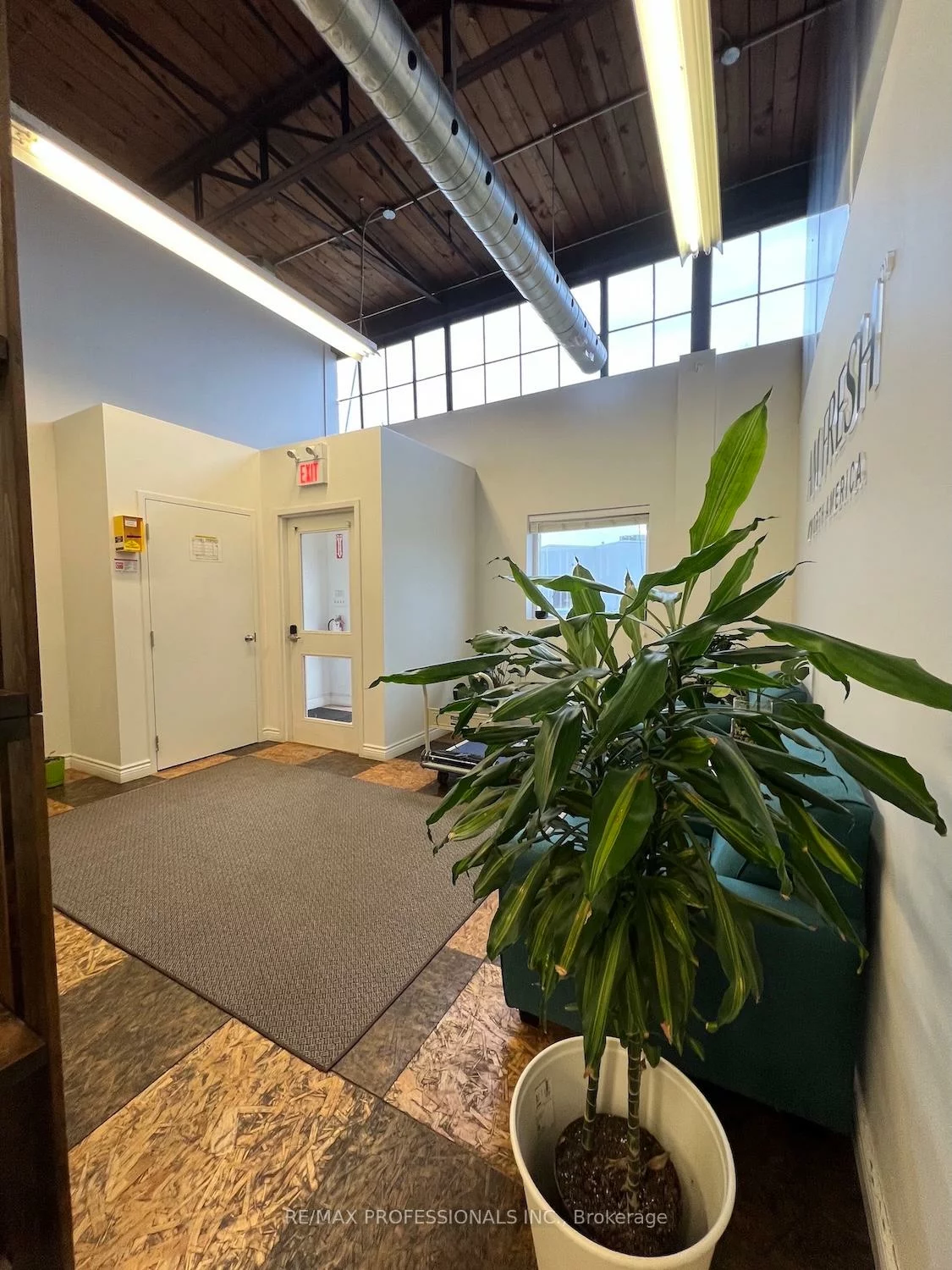 130, North Queen, Islington-City Centre West, Toronto