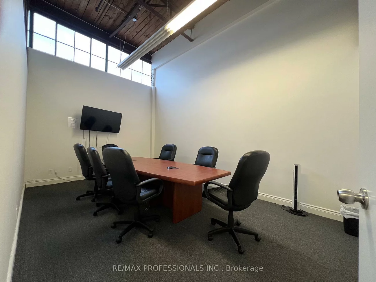 130, North Queen, Islington-City Centre West, Toronto