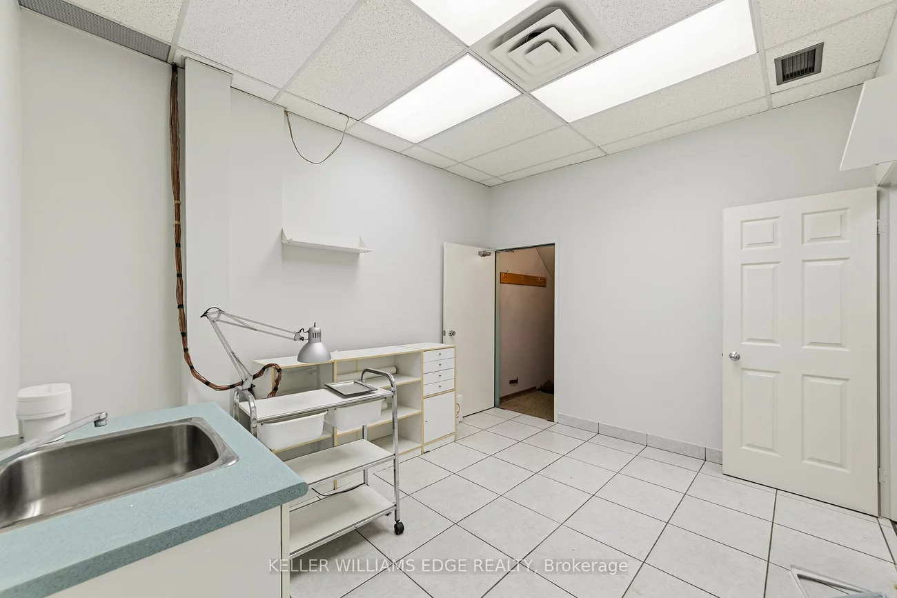 4136, Dundas, Edenbridge-Humber Valley, Toronto
