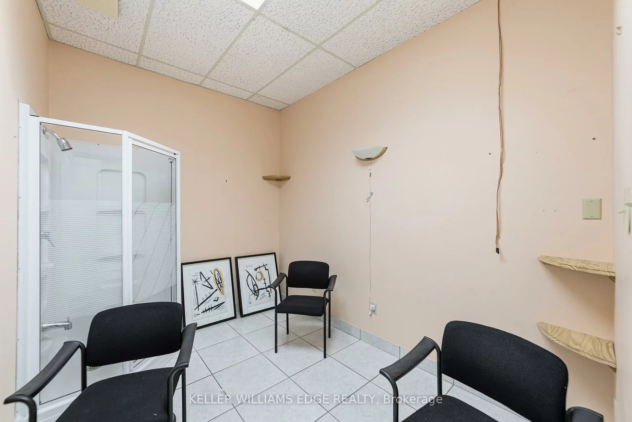 4136, Dundas, Edenbridge-Humber Valley, Toronto
