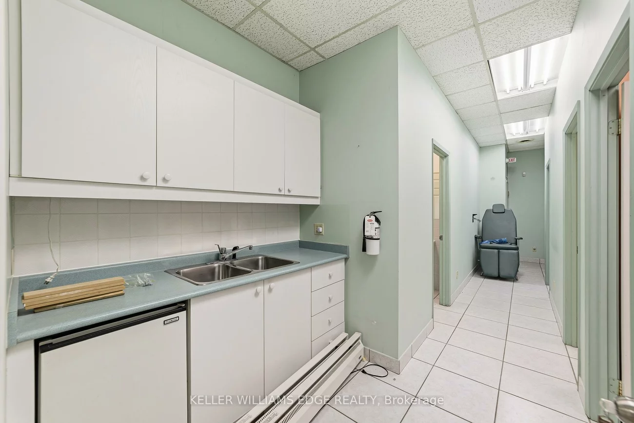 4136, Dundas, Edenbridge-Humber Valley, Toronto