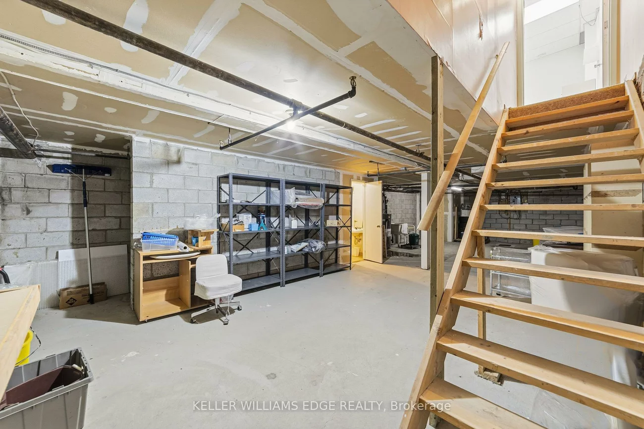 4136, Dundas, Edenbridge-Humber Valley, Toronto