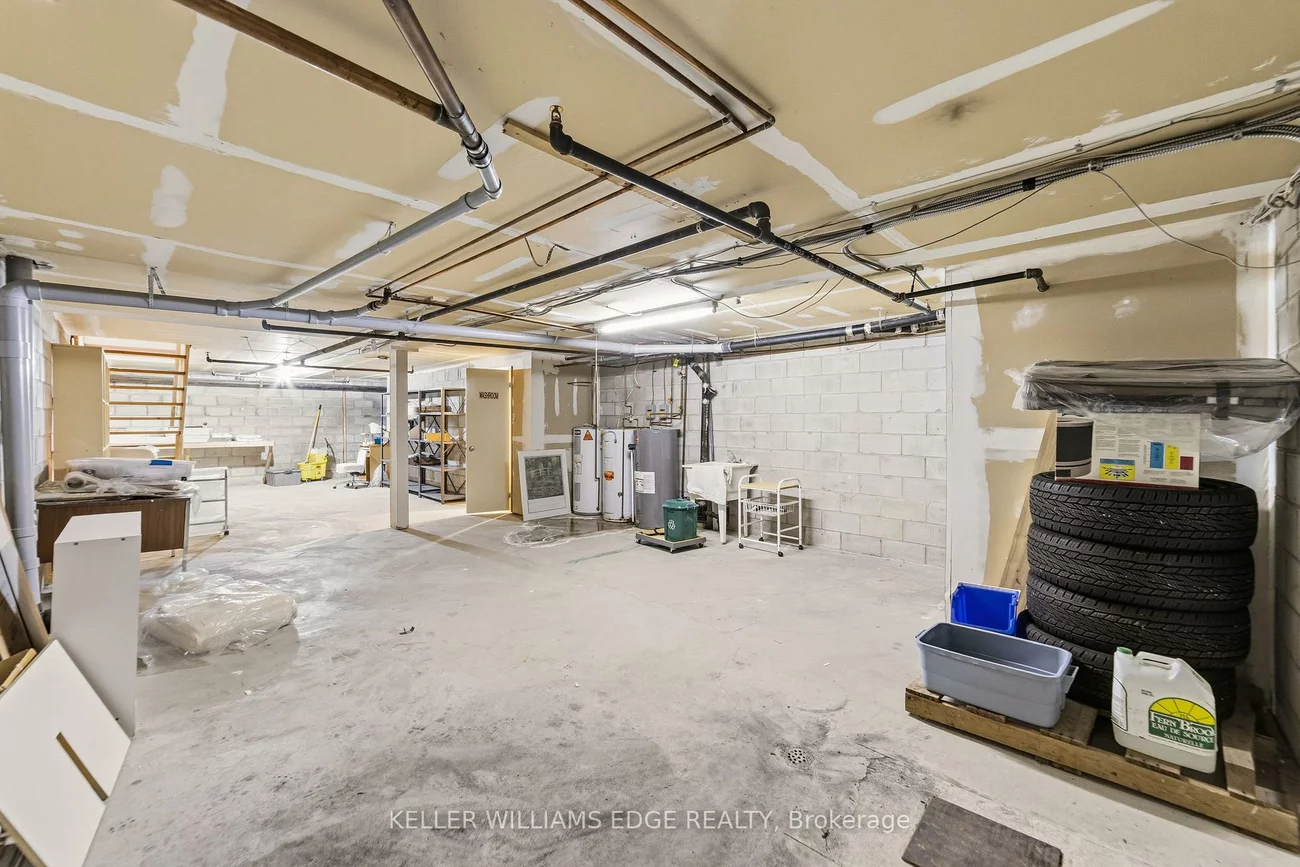 4136, Dundas, Edenbridge-Humber Valley, Toronto