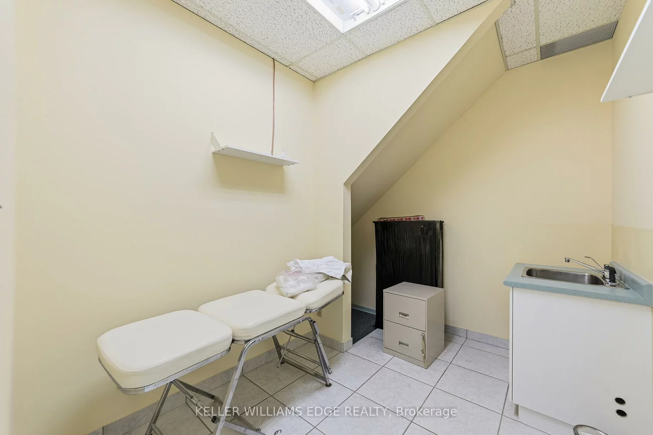 4136, Dundas, Edenbridge-Humber Valley, Toronto