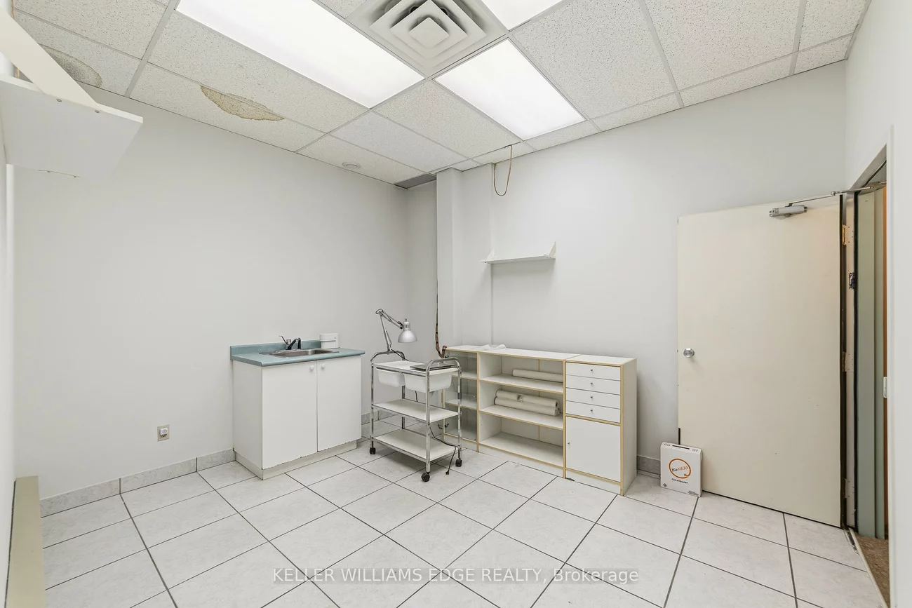 4136, Dundas, Edenbridge-Humber Valley, Toronto