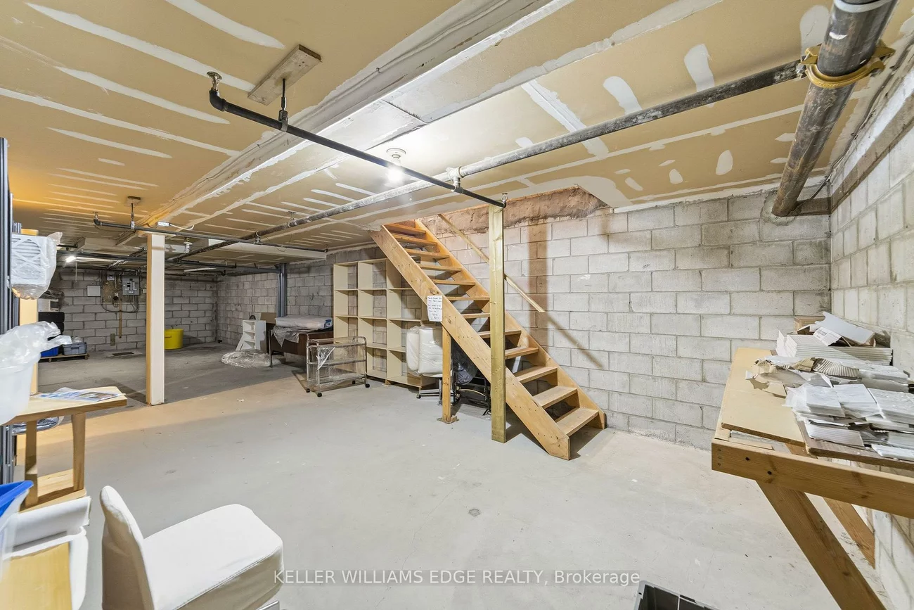 4136, Dundas, Edenbridge-Humber Valley, Toronto