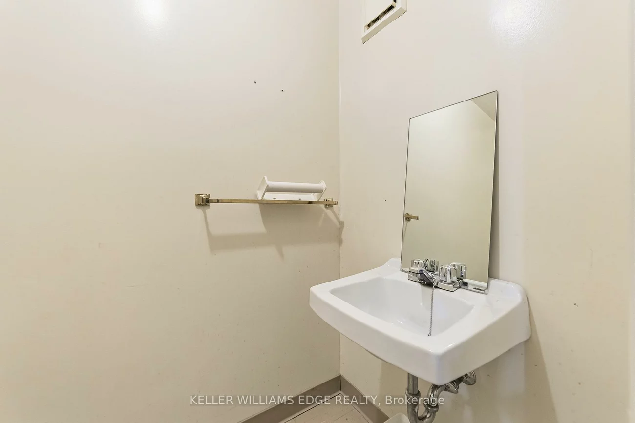 4136, Dundas, Edenbridge-Humber Valley, Toronto