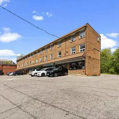 4136, Dundas, Edenbridge-Humber Valley, Toronto