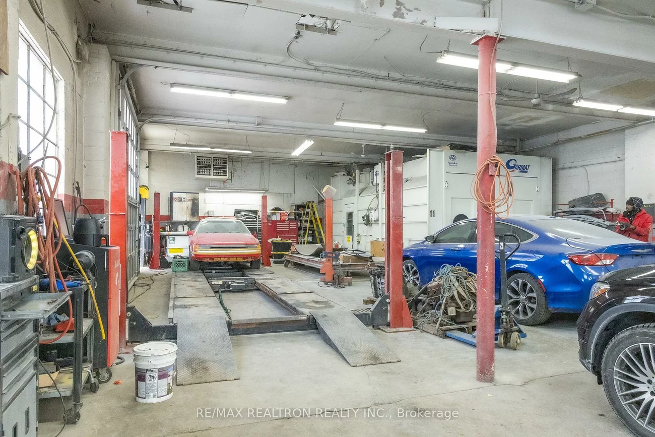 393, Weston, Rockcliffe-Smythe, Toronto
