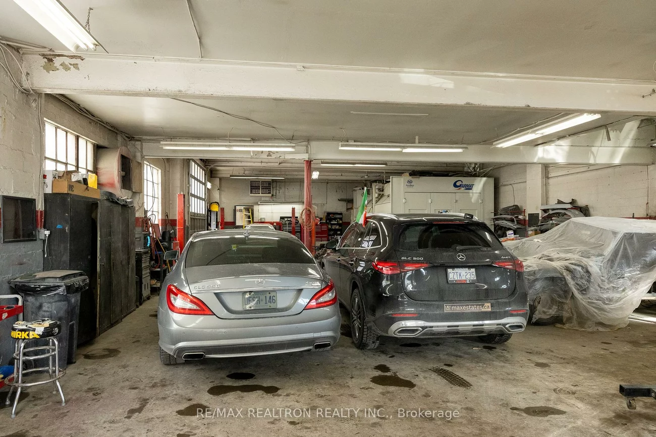 393, Weston, Rockcliffe-Smythe, Toronto