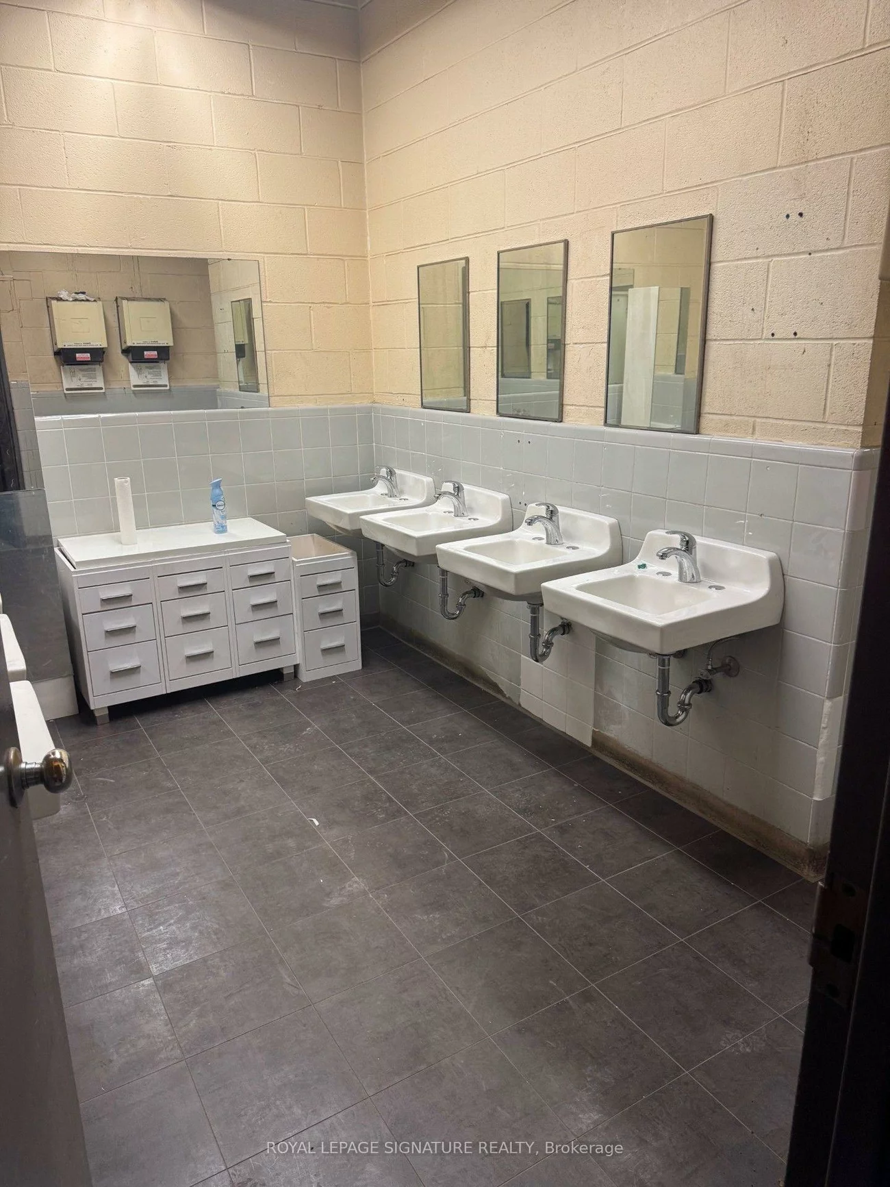 80, Jutland, Islington-City Centre West, Toronto
