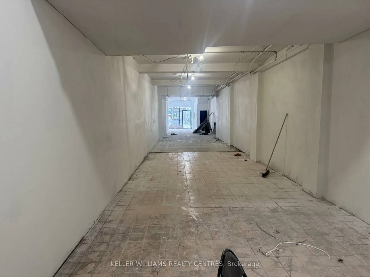 1402, Queen, Roncesvalles, Toronto