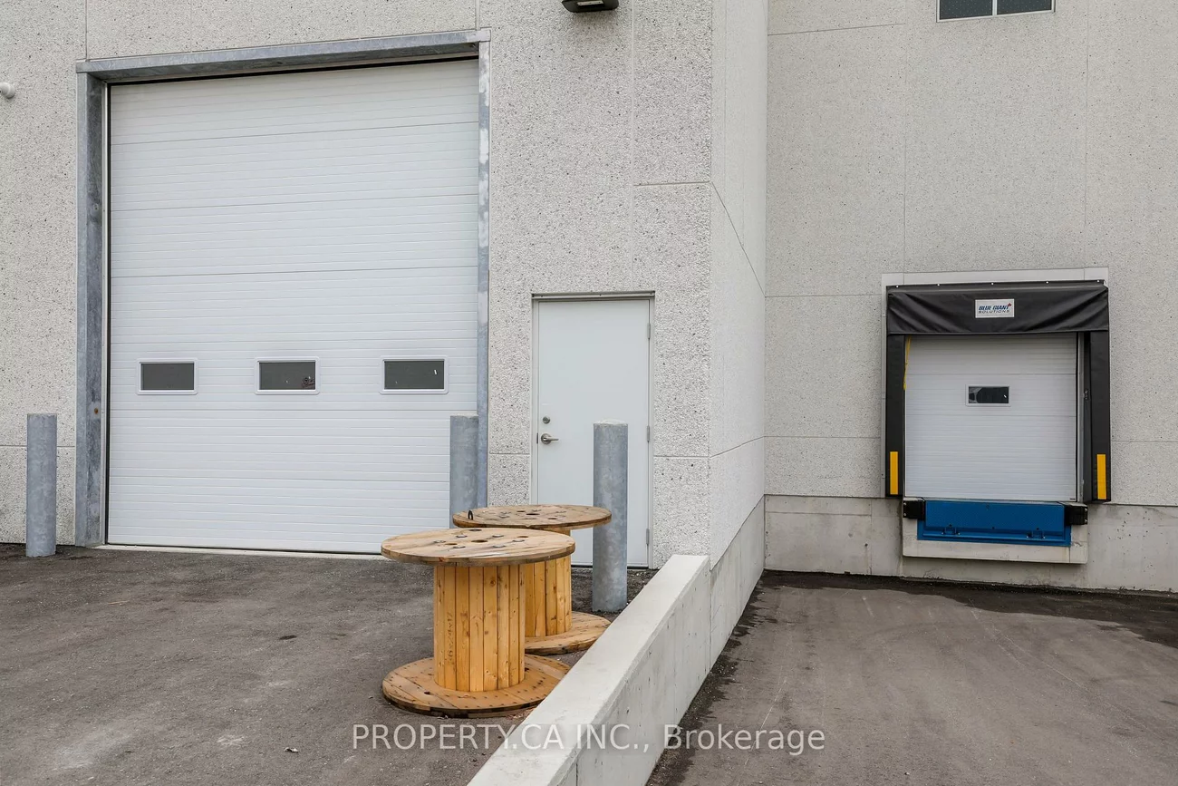 111, Steinway, West Humber-Clairville, Toronto