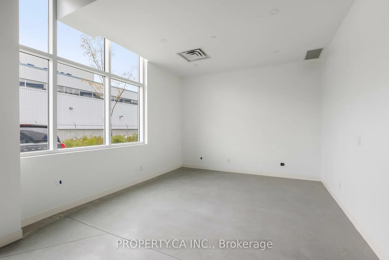 111, Steinway, West Humber-Clairville, Toronto