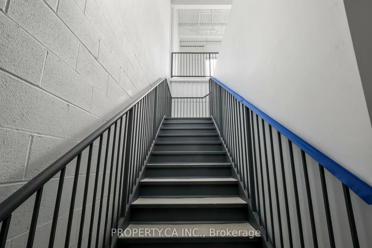 111, Steinway, West Humber-Clairville, Toronto
