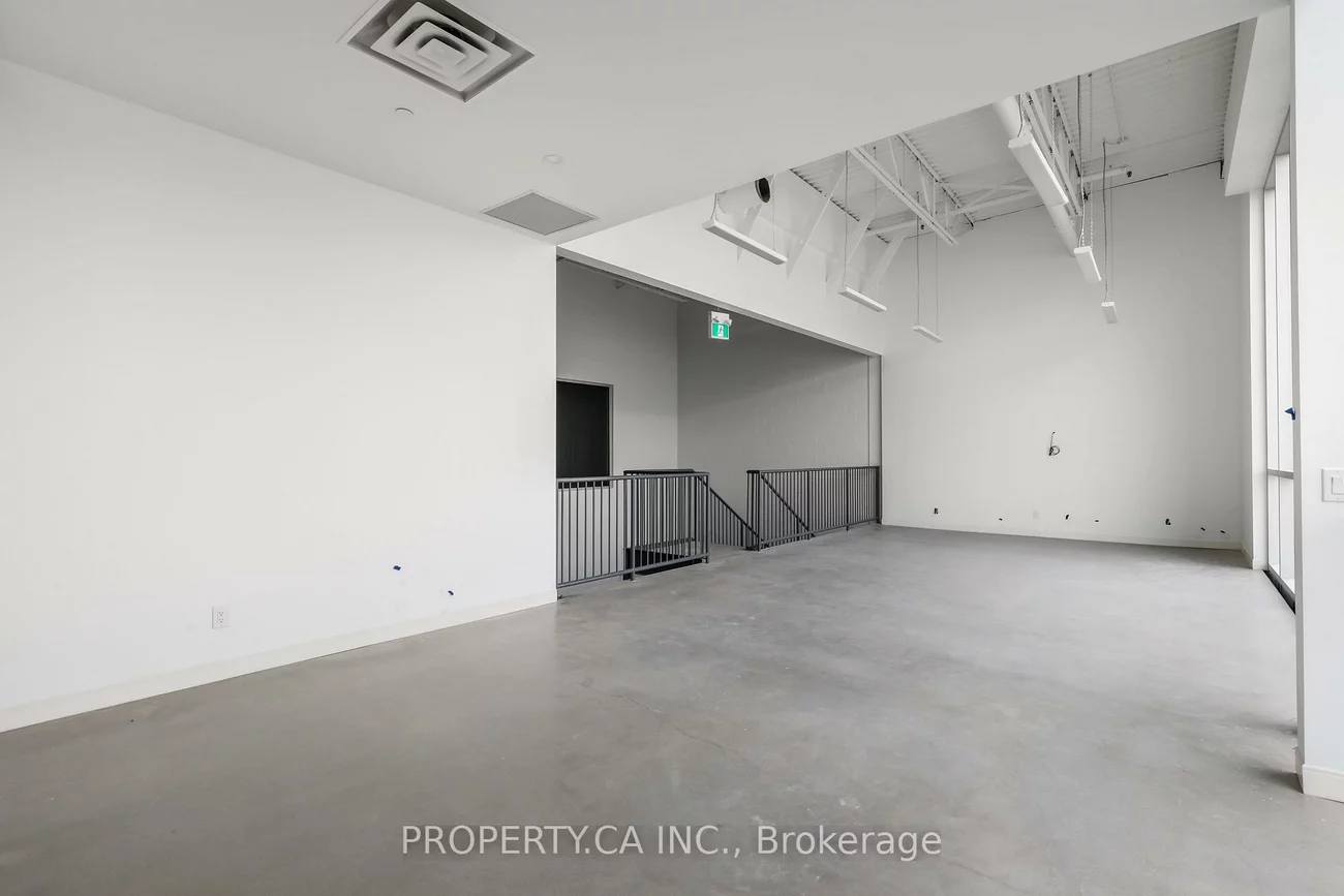 111, Steinway, West Humber-Clairville, Toronto