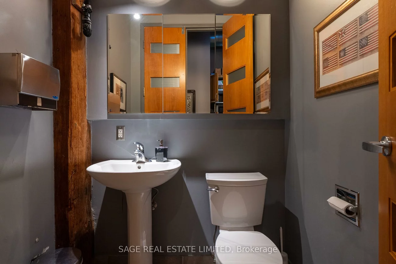 25, Morrow, Roncesvalles, Toronto