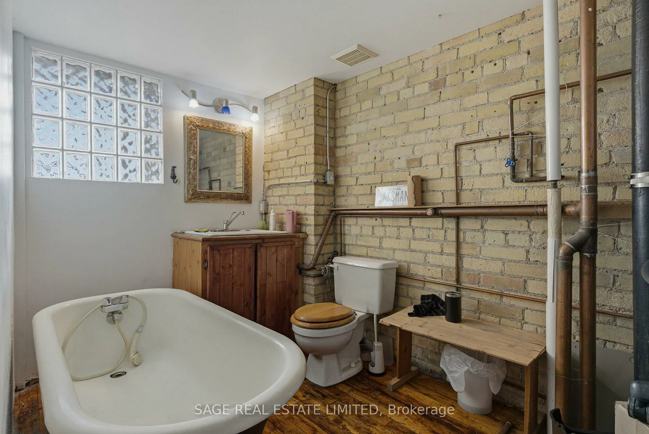 25, Morrow, Roncesvalles, Toronto