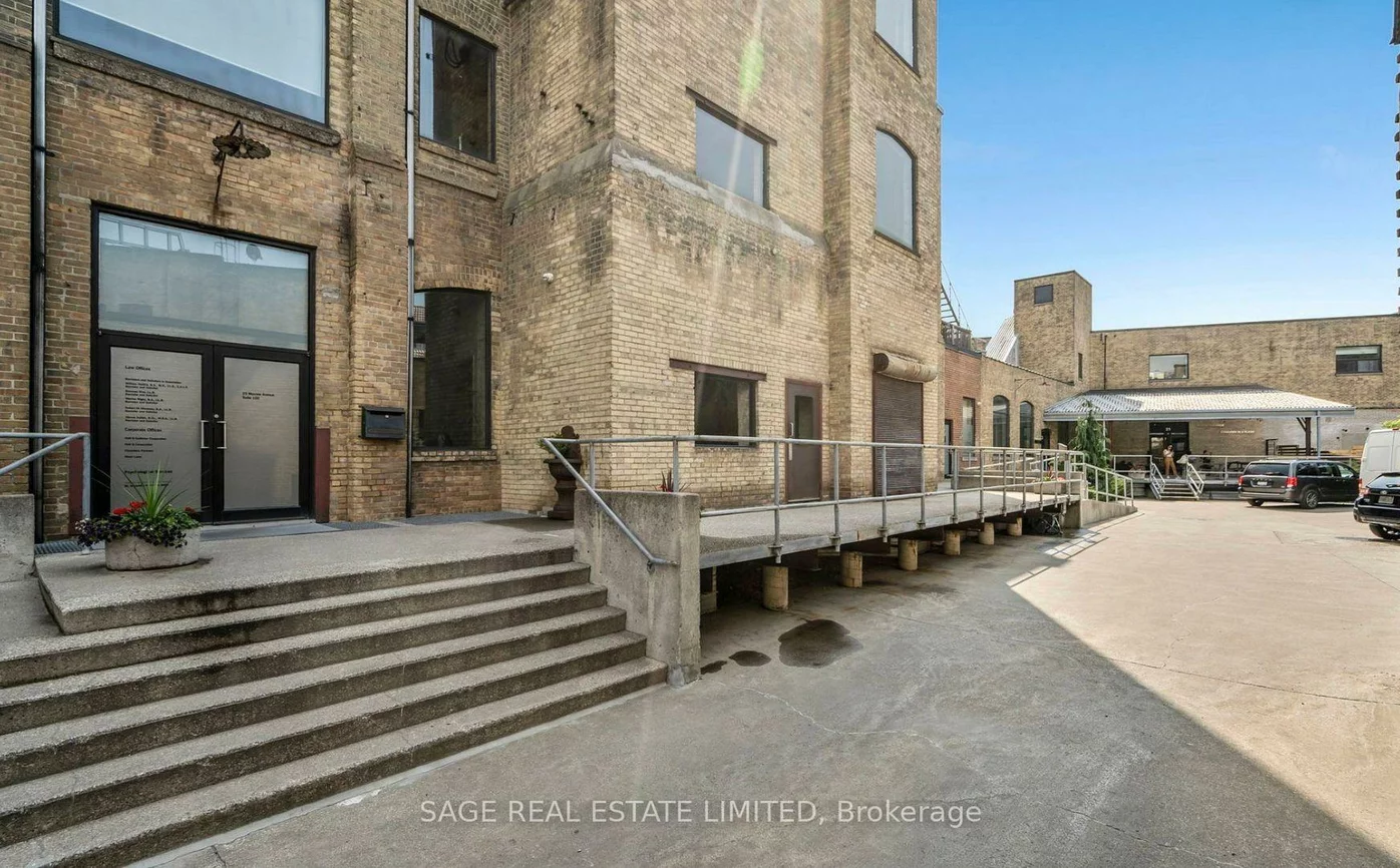25, Morrow, Roncesvalles, Toronto