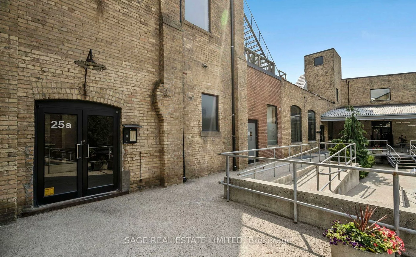 25, Morrow, Roncesvalles, Toronto